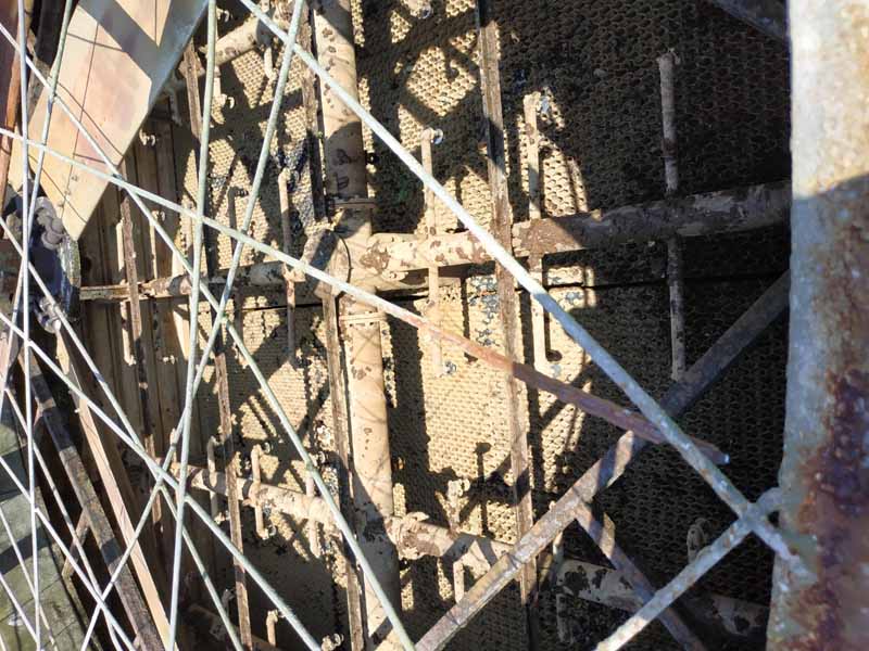 4臺方形逆流冷卻塔填料噴頭更換維修施工現(xiàn)場